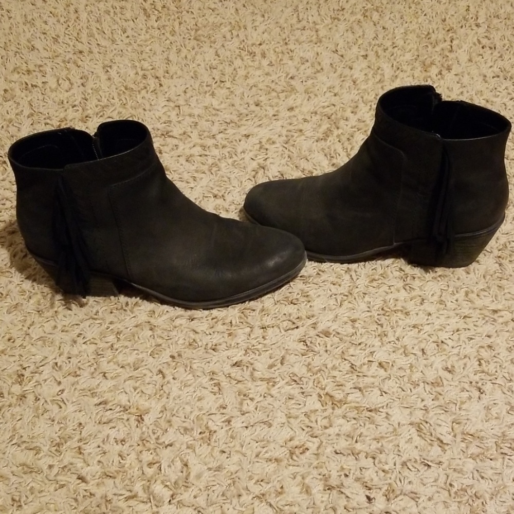 Lightly worn great condition Clark's booties